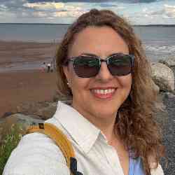 Single Iranian woman in Toronto, ON, Canada