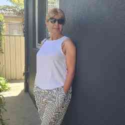 Single Iranian woman in Central Coast, NSW, Australia