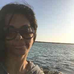 Single Iranian woman in London, UK, United Kingdom
