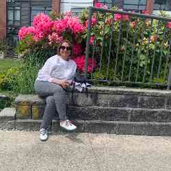 Single Iranian woman in Vancouver, BC, Canada