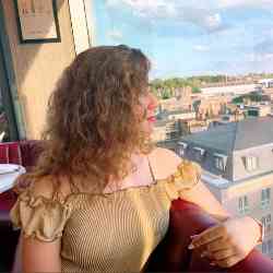 Single Iranian woman in London, UK, United Kingdom
