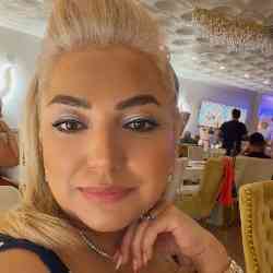 Single Iranian woman in Los Angeles, California, United States