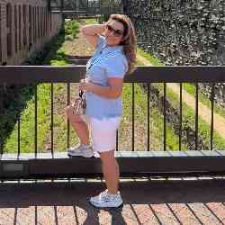 Single Iranian woman in One Loudoun, VA, United States