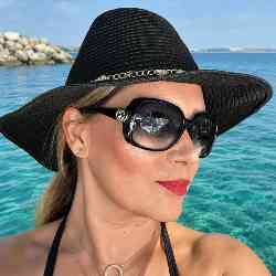 Single Iranian woman in Dubai, Dubai, United Arab Emirates