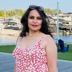 Single Iranian woman in Toronto, ON, Canada