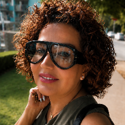 Single Iranian woman in Vancouver, BC, Canada