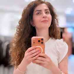 Single Iranian woman in Toronto, ON, Canada