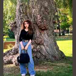 Single Iranian woman in Toronto, ON, Canada