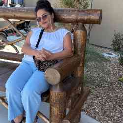 Single Iranian woman in Kansas City, KS, United States