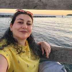 Single Iranian woman in Coquitlam, BC, Canada