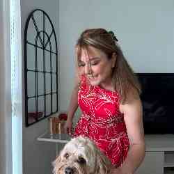 Single Iranian woman in Toronto, ON, Canada