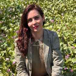 Single Iranian woman in Dubai, United Arab Emirates, United Arab Emirates