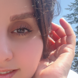 Single Iranian woman in Vancouver, BC, Canada