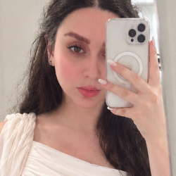 Single Iranian woman in Vancouver, BC, Canada