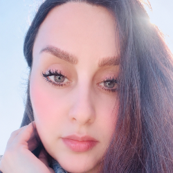 Single Iranian woman in Vancouver, BC, Canada