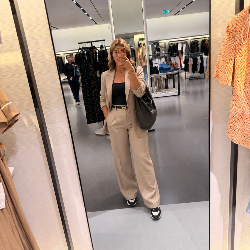 Single Iranian woman in Zwolle, Netherlands, Netherlands