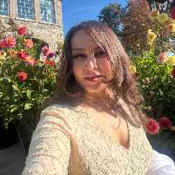 Single Iranian woman in Toronto, ON, Canada