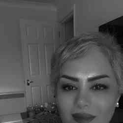 Single Iranian woman in London, UK, United Kingdom