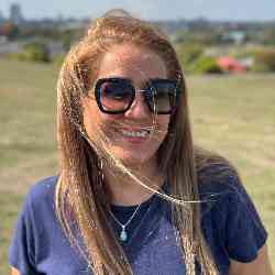 Single Iranian woman in Toronto, ON, Canada