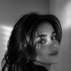 Single Iranian woman in Al Aweer, Dubai, United Arab Emirates