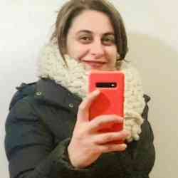 Single Iranian woman in Paris, Île-de-France, France