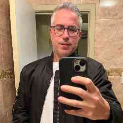 Single Iranian man in New York, New York, United States