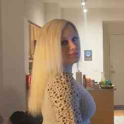 Single Iranian woman in Toronto, Ontario, Canada