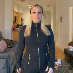 Single Iranian woman in Toronto, Ontario, Canada