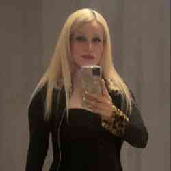 Single Iranian woman in Toronto, Ontario, Canada