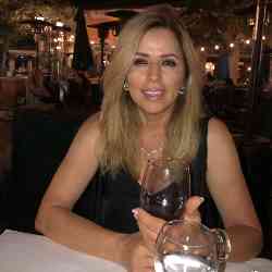 Single Iranian woman in Los Angeles, California, United States