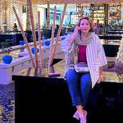 Single Iranian woman in London, England, United Kingdom