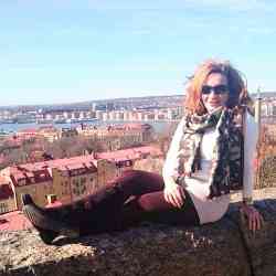 Single Iranian woman in London, England, United Kingdom