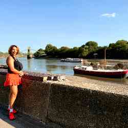 Single Iranian woman in London, England, United Kingdom