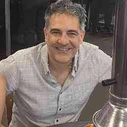 Single Iranian man in Los Angeles, California, United States