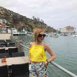 Single Iranian woman in Los Angeles, California, United States