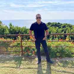 Single Iranian man in Irvine, California, United States