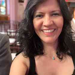 Single Iranian woman in New York, New York, United States