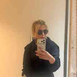 Single Iranian woman in London, England, United Kingdom