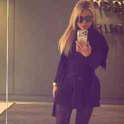 Single Iranian woman in London, England, United Kingdom