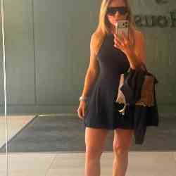 Single Iranian woman in London, England, United Kingdom