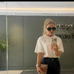 Single Iranian woman in London, England, United Kingdom