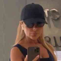 Single Iranian woman in London, England, United Kingdom