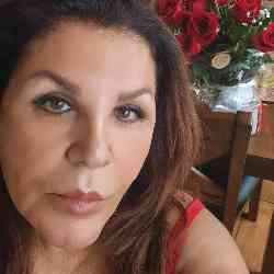 Single Iranian woman in Toronto, Ontario, Canada