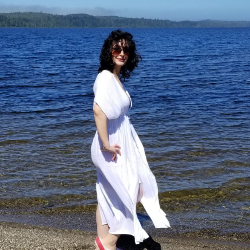 Single Iranian woman in Los Angeles, California, United States