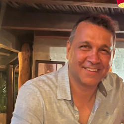 Single Iranian man in New York, New York, United States