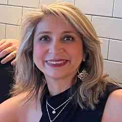 Single Iranian woman in New York, New York, United States