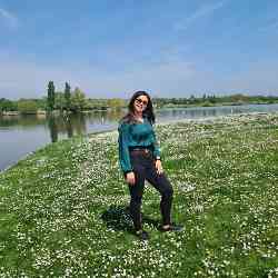 Single Iranian woman in London, England, United Kingdom