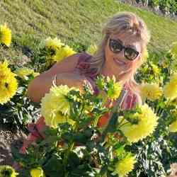 Single Iranian woman in Vancouver, British Columbia, Canada