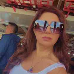 Single Iranian woman in Toronto, Ontario, Canada