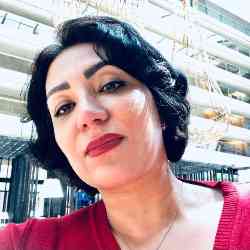 Single Iranian woman in Los Angeles, California, United States